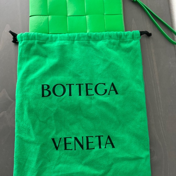 Bottega Veneta Pouch Bag - Picture 4 of 11
